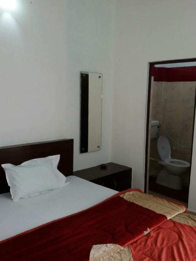Hotel Aashiyana Агра Экстерьер фото
