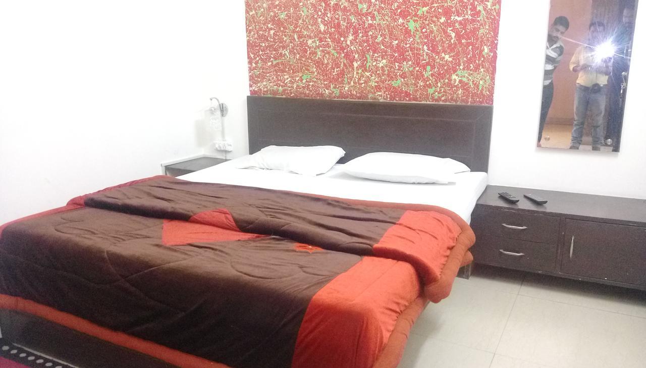 Hotel Aashiyana Агра Экстерьер фото