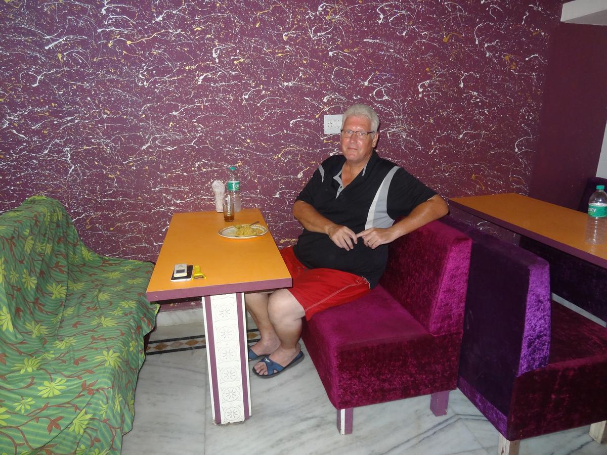 Hotel Aashiyana Агра Экстерьер фото