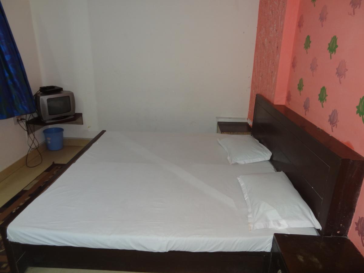 Hotel Aashiyana Агра Экстерьер фото